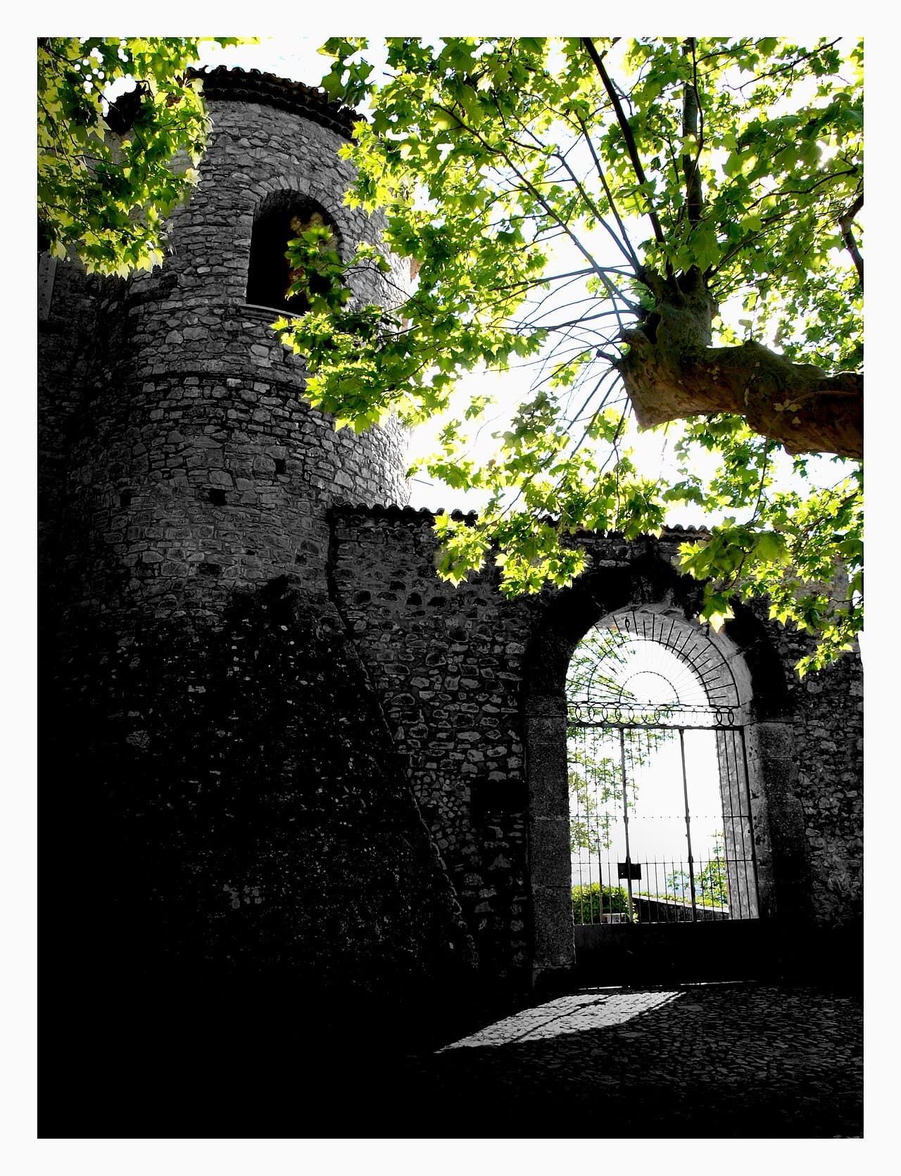 Il castello di Gesualdo che domina il borgo irpino
