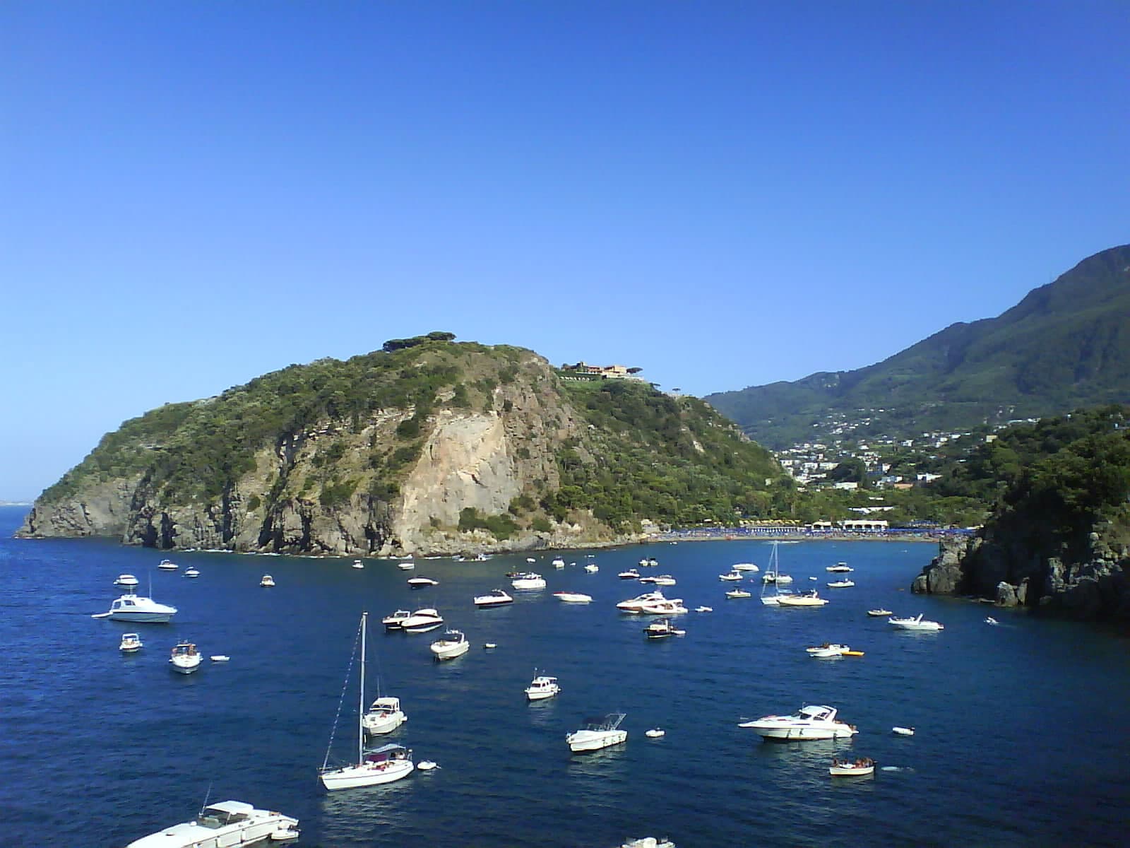 La Baia di San Montano vista dall’alto