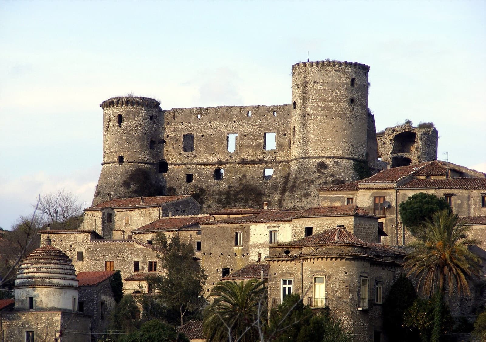Le rovine del Castello di Vairano Patenora
