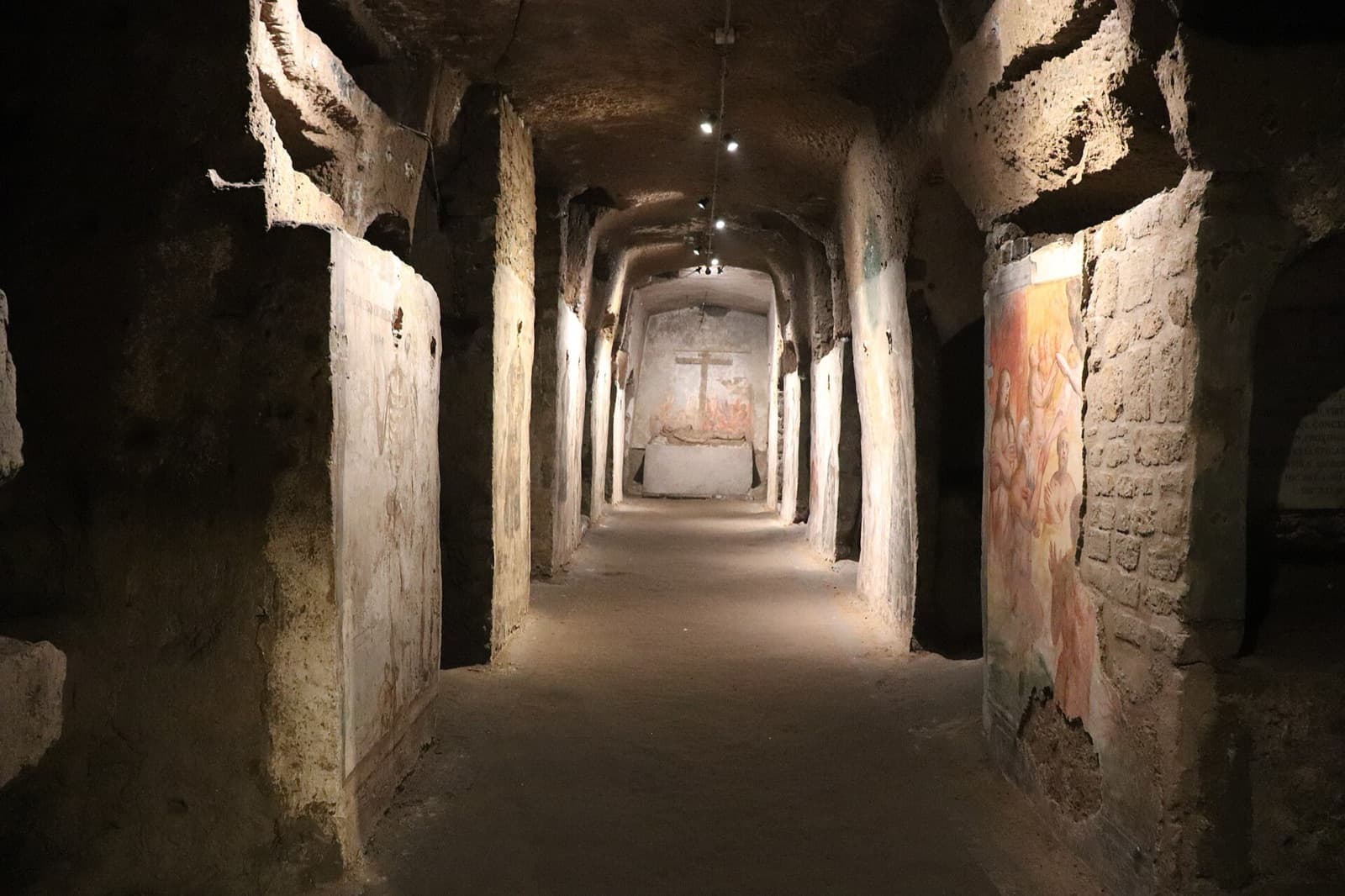 Ambiente sotterraneo delle Catacombe di San Gaudioso