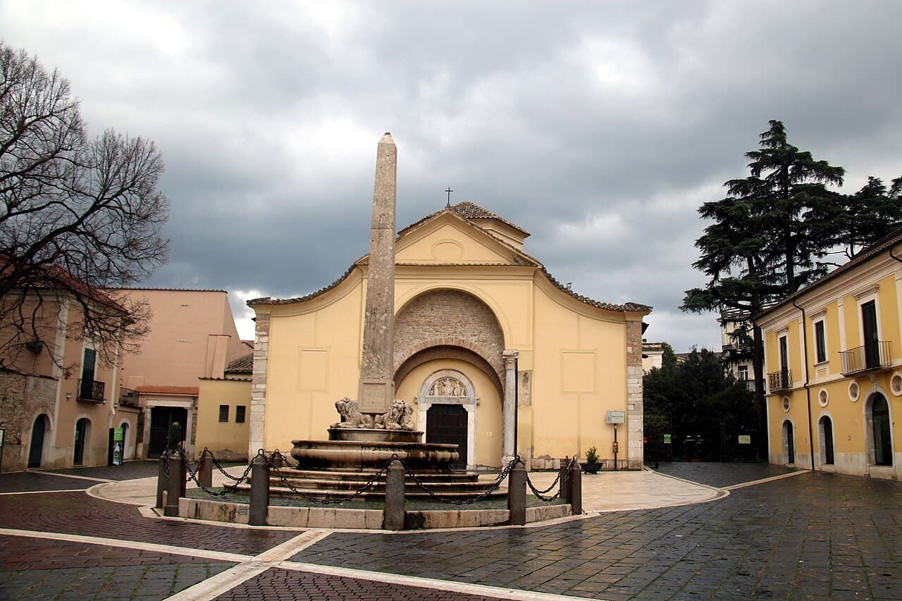 L’esterno della chiesa di Santa Sofia a Benevento