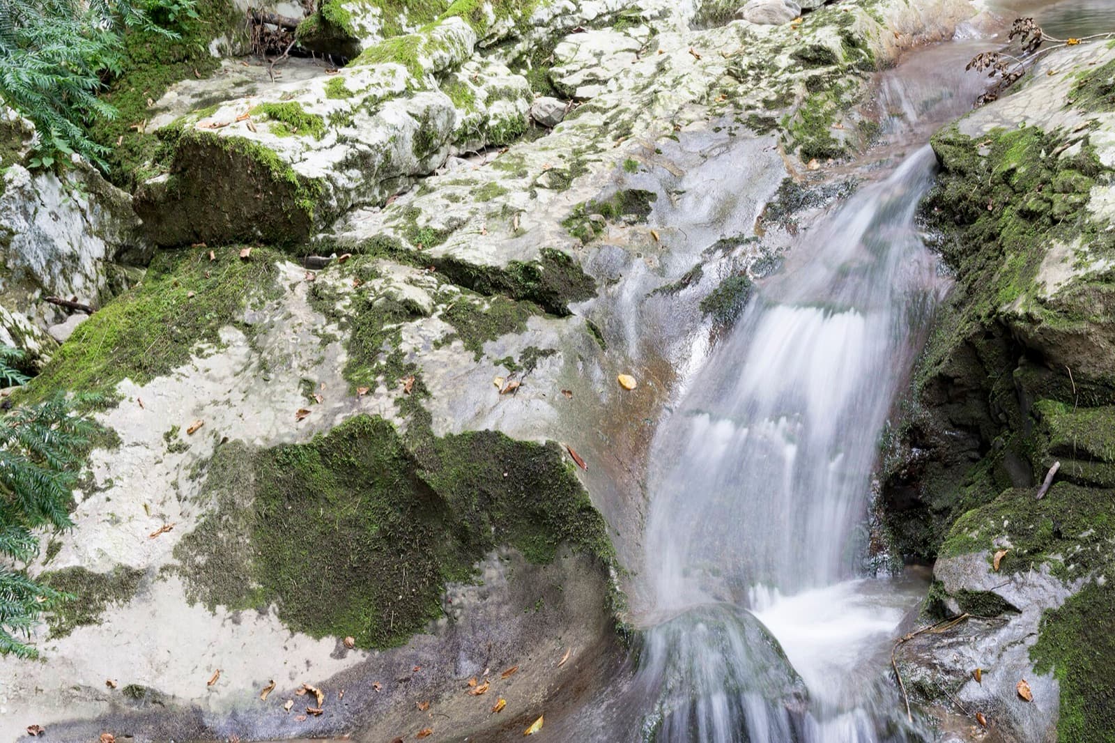Cascata nella forra delle Grotte di Pradis