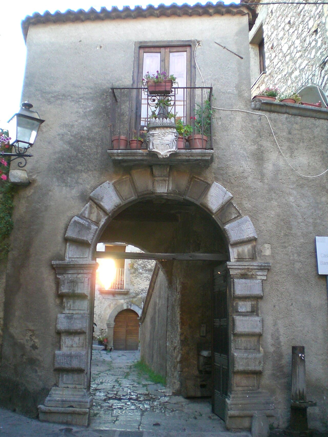 Castello baronale e borgo di Morigerati