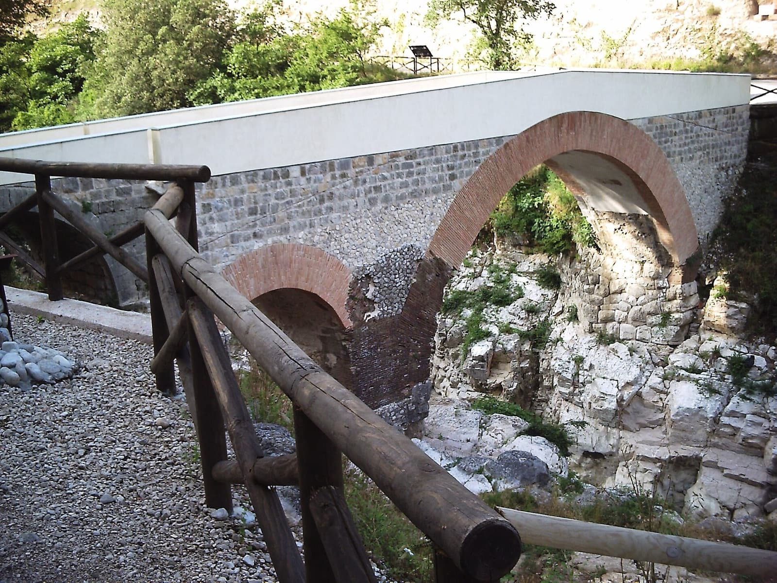 Il Ponte Fabio Massimo sul torrente Titerno