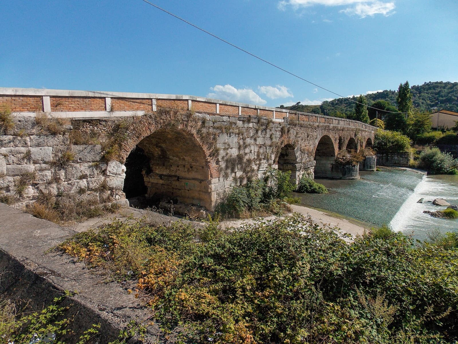 Le arcate del Ponte Leproso sul fiume Sabato