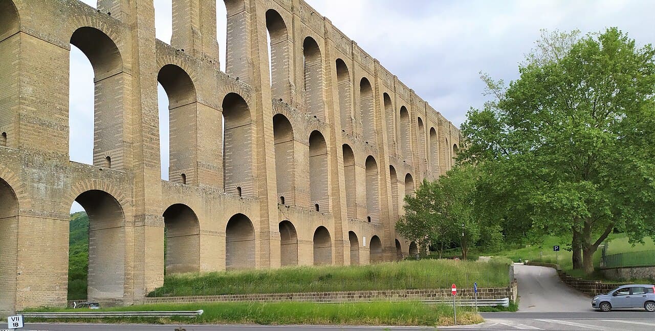 I Ponti della Valle dell’Acquedotto Carolino su tre ordini di arcate