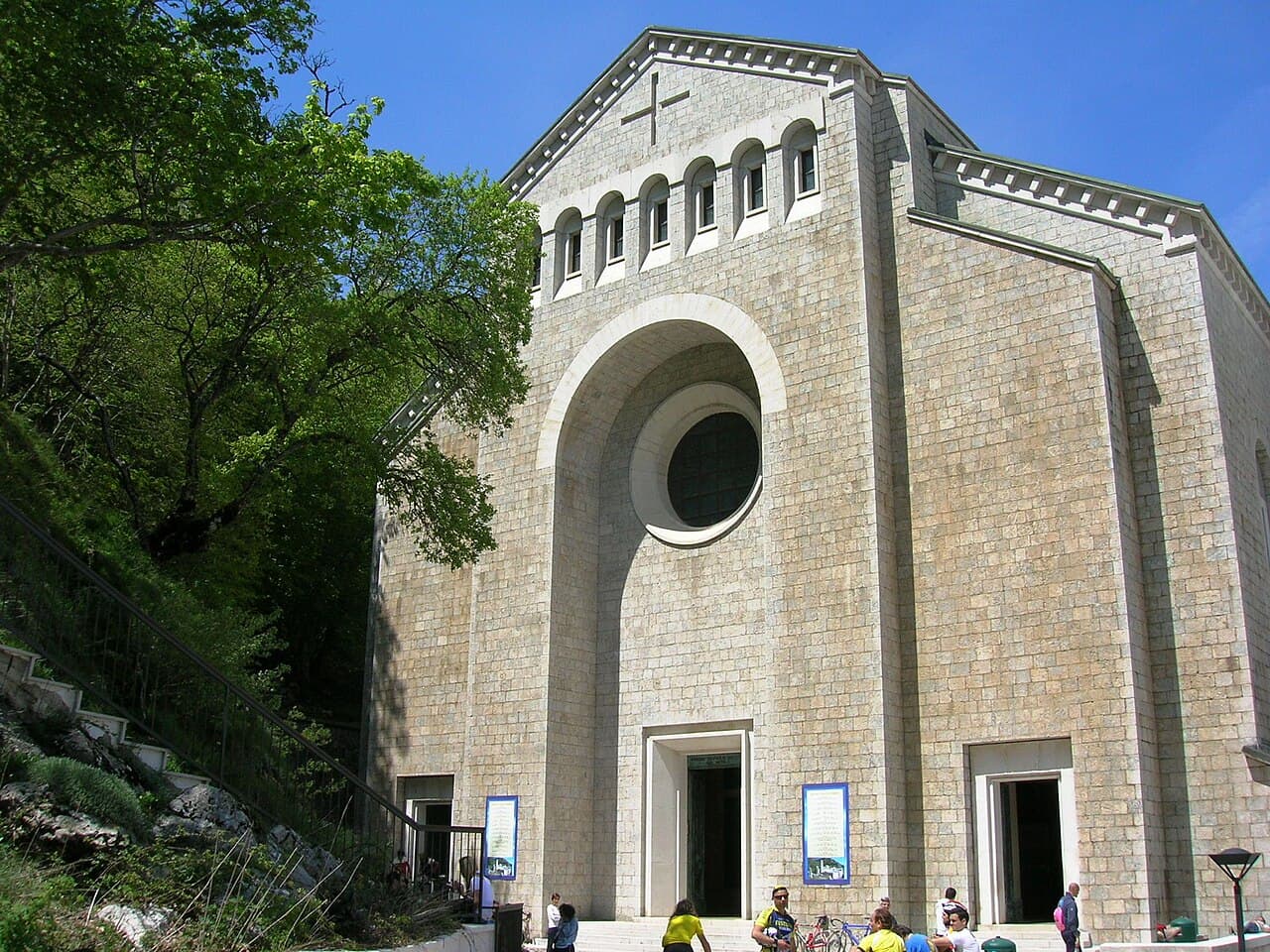 Il santuario di Montevergine sul massiccio del Partenio