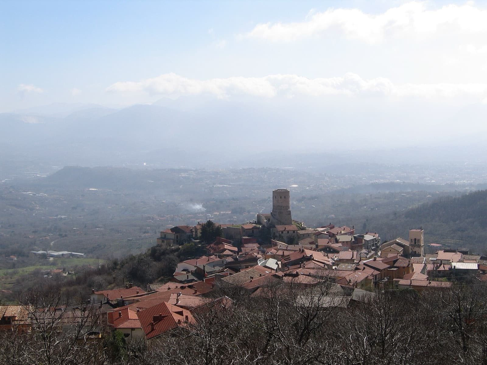 Il borgo di Summonte ai piedi del Partenio